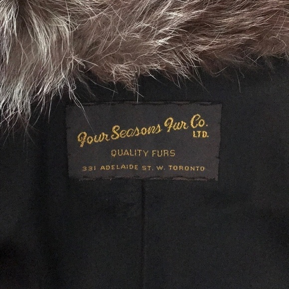 Price firm FOUR SEASONS FUR CO. LTD Raccoon With Fox Trim Fur Coat - Picture 8 of 9